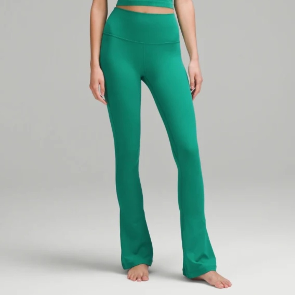 New!
lululemon Align
Mini-Flare Pant*Short